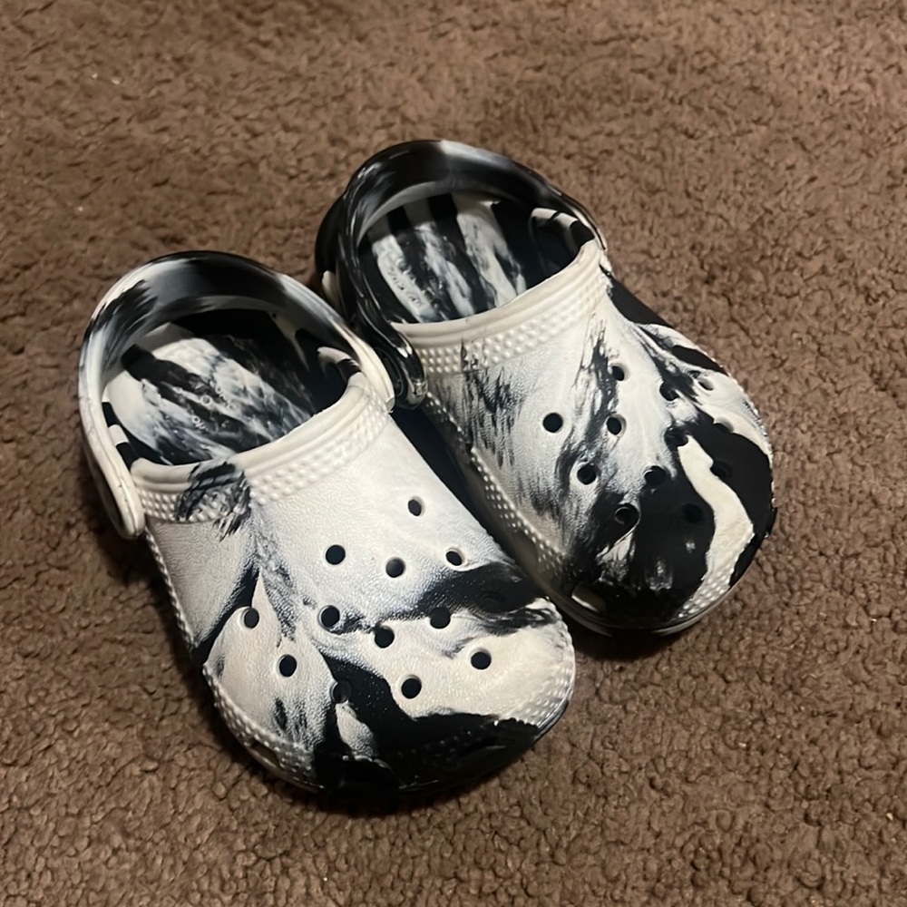 Toddler Marbled Crocs 6c